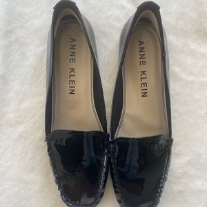 Anne Klein Black Patten Loafers barely Worn size 11
